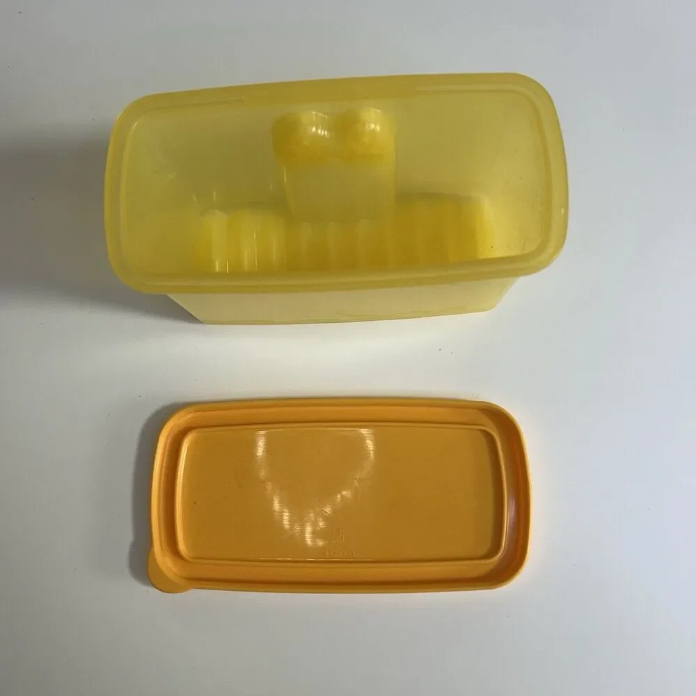 Tupperware Orange Yellow Fridgesmart 1.5 Cup Rectangular Vented Container 4735A
